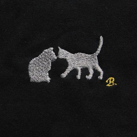 猫の鼻ちょん刺繍入りＴシャツ　お好きなアルファベットをおひとつ刺繍