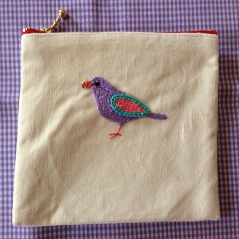 ビーズ刺繍のポーチ☆宝石を咥えた小鳥