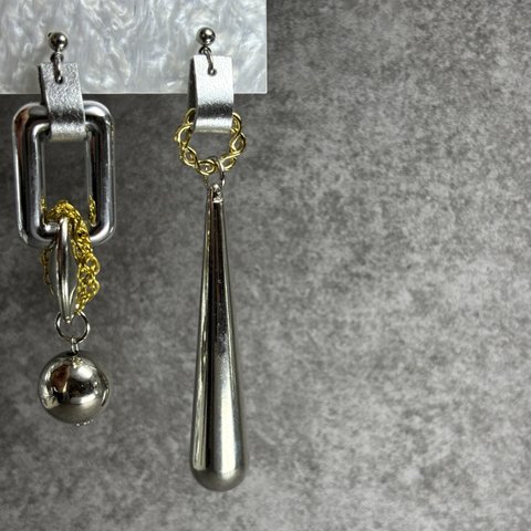 silver×gold バイカラー　大ぶり　アシンメトリー　ロングドロップ　レザー