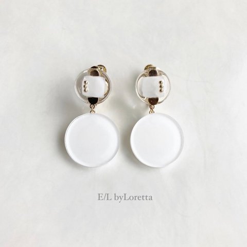 W circle studs pierce/earring(White × White) [cc]