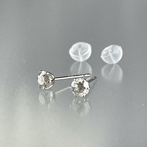 宝石鑑別書付き　PT900 天然ダイヤモンドピアス0.3ct