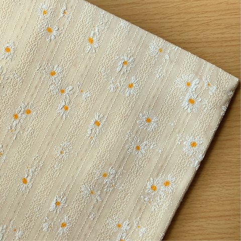 ［アウトレット品］ 45*45【コットン刺繍】ami Margaret／アイボリー《 生地 綿 シーチング生地 花柄 フラワー お花 刺繍 レース キナリ ベージュ COTTONCANDY 薄手 》