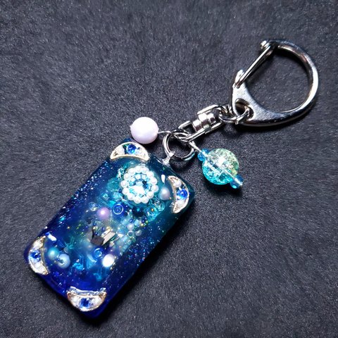 《青き揺蕩い》【UVレジン/オイルシェイカーキーホルダー】