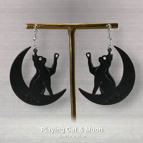 Playing Cat & Moon ピアス（猫シルエットシリーズ）