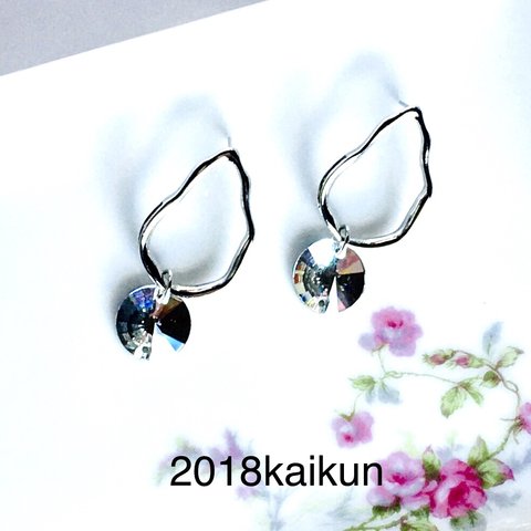 スワロフスキーとロジウムシルバー変形ピアスSwarovski and rhodium silver deformed Pierced earrings【1135】