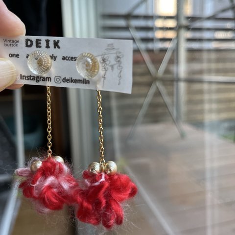 毛糸ふあふあチャーム２wayビンテージボタン✳︎ゆらぎピアス　DEIK…one   and only  accessory