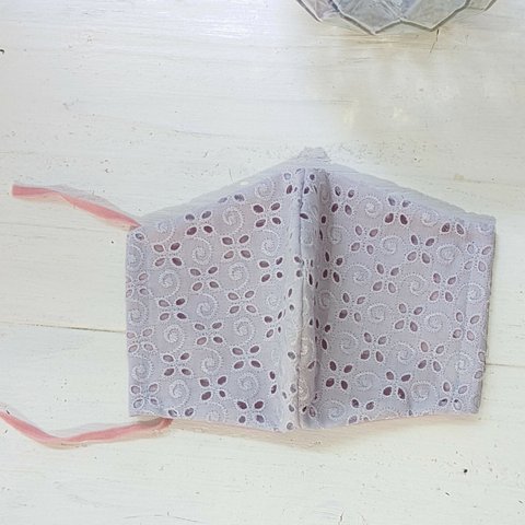 レディースマスク♥選べるゴム色 刺繍 レース生地　柔らかいダブルガーゼ使用　痛くなりにくいウーリースピンテープ ラベンダー色