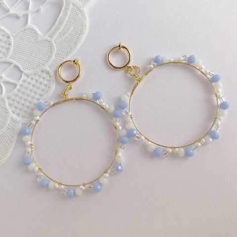 ブルー×ホワイトのフリルレース風フープ earrings 