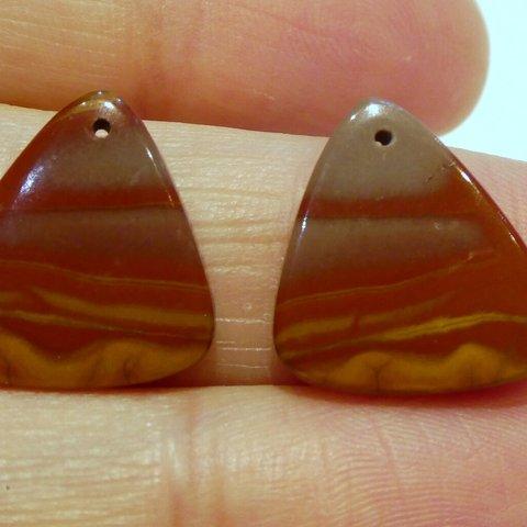 2個　シックなレッドとベージュのグラデーション　ノリーナジャスパー　ビーズ　17X11X3 mm