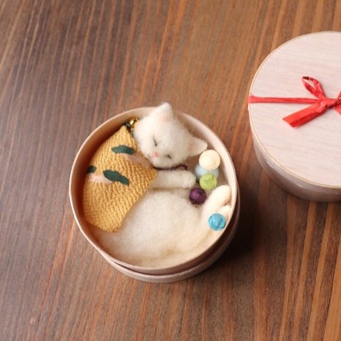 送料400円★小箱ねこ　端午　Φ10cm