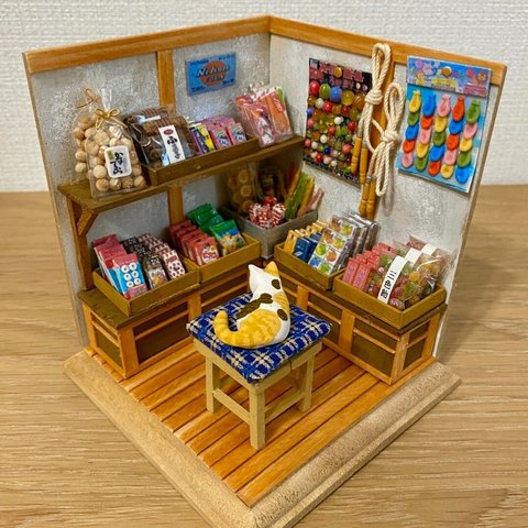 駄菓子屋さんの看板猫