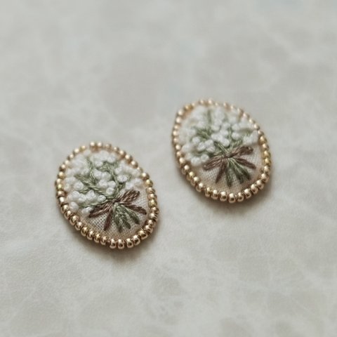 かすみ草ブーケ 刺繍 イヤリング/ピアス