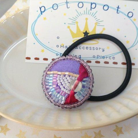 ビーズ刺繍とリボンのくるみボタンヘアゴム《ワインレッドリボン、竹ビーズ／ラベンダー》