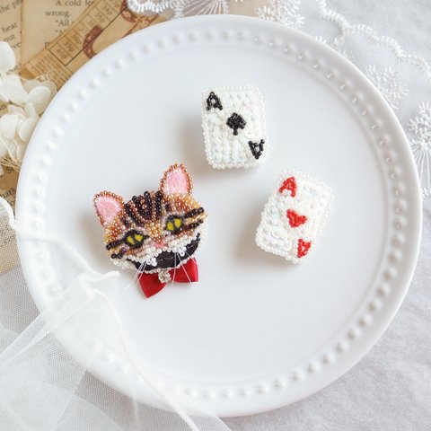 チェシャ猫『不思議の国のアリス』のビーズ刺繍ブローチセット