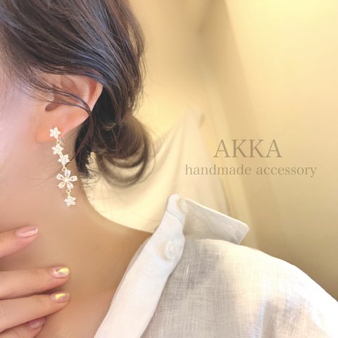 14kgp◆Random flower bijou earrings ランダムフラワービジューイヤリング　樹脂イヤリング樹脂ピアス金属ｱﾚﾙｷﾞｰ対応ノンホールピアス花可愛い痛くない