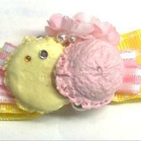 春のお菓子のコサージュ