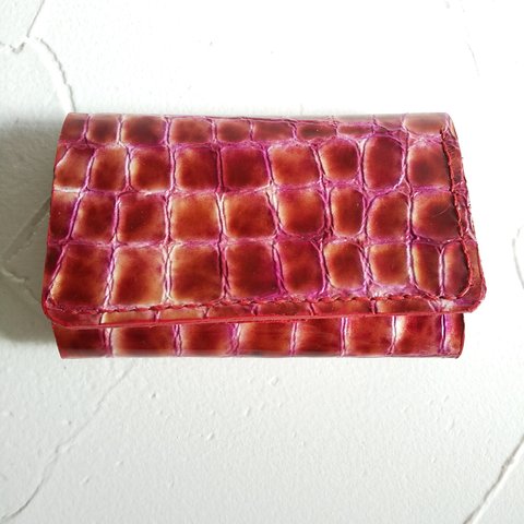 赤いエナメル牛革のミニ財布(三つ折りウォレット)