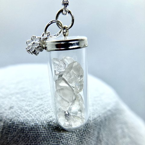 高品質水晶細石のネックレス(花)