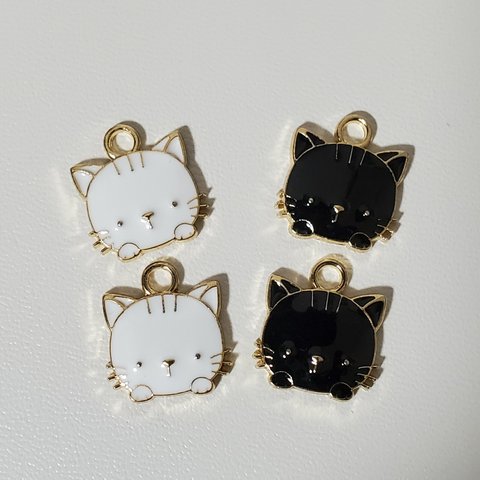 猫のチャーム(2色セット)