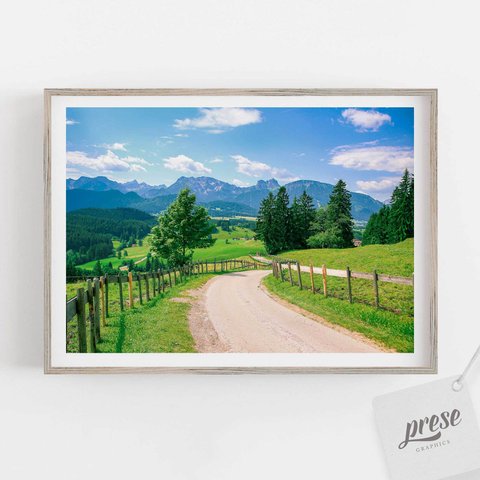 ドイツ南部の牧歌的なカントリー風景のポスター 2L A5 A4 A3 B3 A2 B2 A1 サイズ 横向き おしゃれ インテリア リビング 青空 自然 風景 景色 グリーン 緑