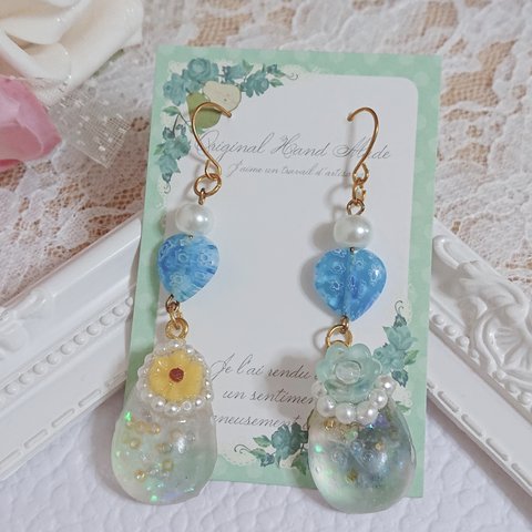 ひまわり🌻 お花 Flower ハート💙クリアな涼し気 アシンメトリー Summer accessory❁⃘*.ﾟ ピアス/イヤリング