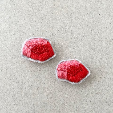 strawberry刺繍ピアス