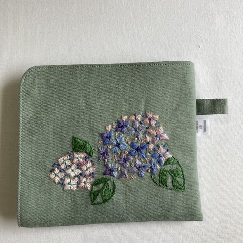 紫陽花刺繍の仕切り付きマスクケース（送料無料）