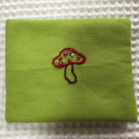 刺繍のティッシュケース（ミニサイズ）☆きのこ