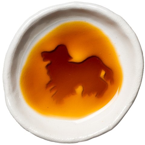 アメリカン・コッカー・スパニエルのシルエットが浮かぶ醤油皿（丸） 犬 食器 皿
