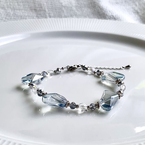 手首を美しく飾る透明ガラスのブレスレットとイヤリング ❇︎ ウォーターブルーxシルバー　Minette☆ BR014 