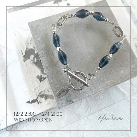 Montana blue glas beads mantel bracelet