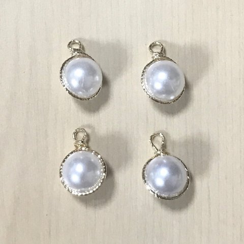 GOLD PEARL WIRE CHARM