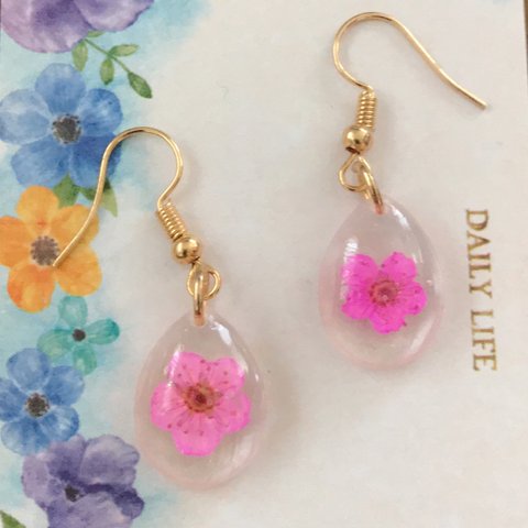 小花ピアス