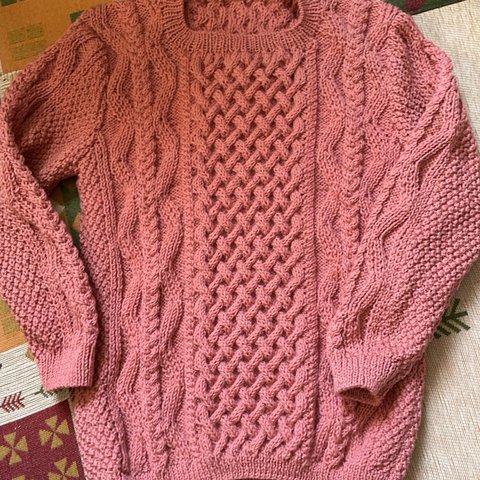ピンクかご編みセーター