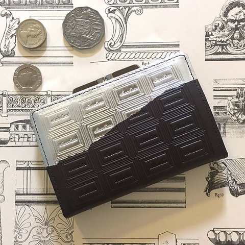 革のビターチョコ・がま口カードケース兼財布（銀の包み紙）