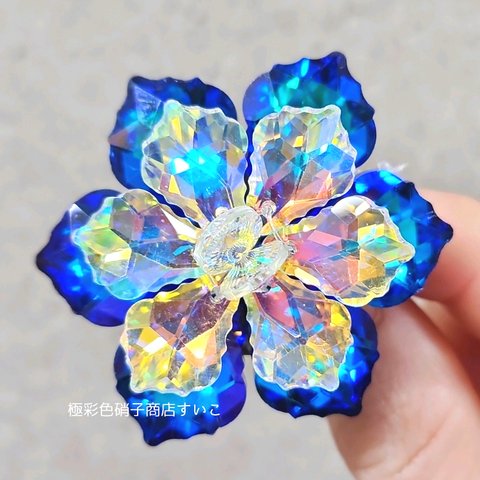 R ブローチ：ガラスのお花　イエローレインボー×ブルー