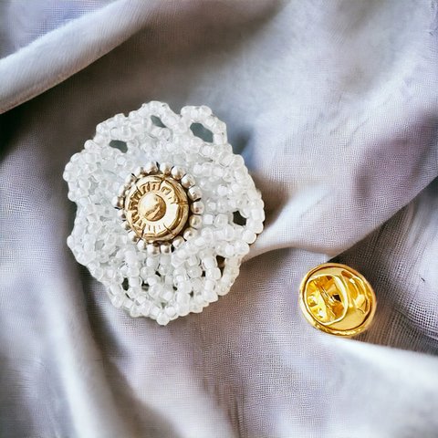 ［ビーズ刺繍］白いお花のブローチ