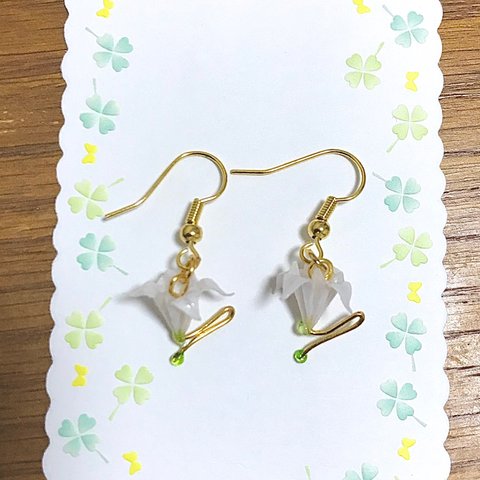 あやめピアス(白)