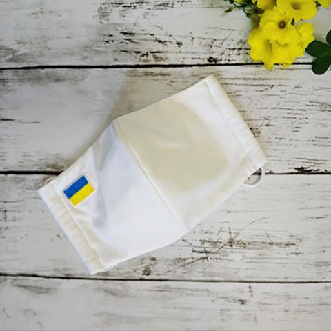 刺繍のウクライナ国旗のついたマスク（M/L)