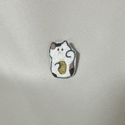 刺繍招き猫ブローチ No.14