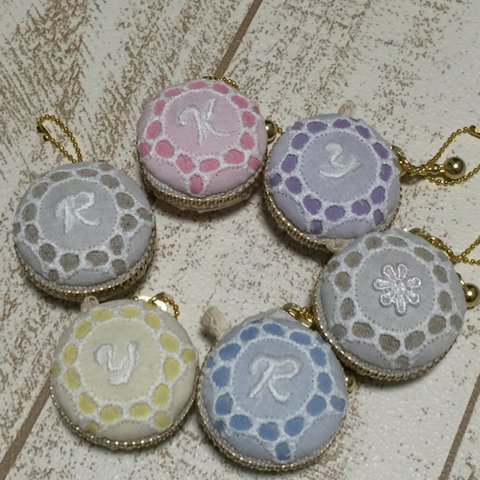 刺繍イニシャル入りレースマカロンポーチ