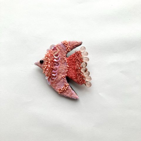  "coral pink bird"刺繍鳥ブローチ