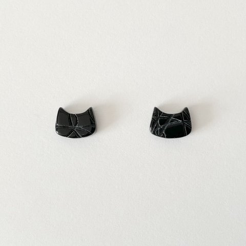 クリスタルカットにゃんこ フェイスピアス＆イヤリング　黒猫　ラフカット柄