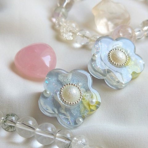 お花ピアス🌼.*　Blue greyカラー　レジンアクセサリー