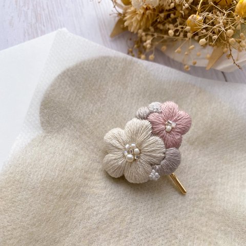 桜色の花咲くポニーフック〜刺繍ポニーフック〜