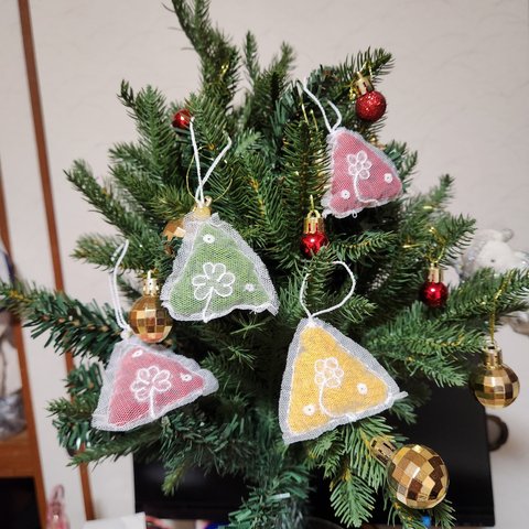 Yellow & no stones. Ornaments made using the Carrickmacross lace technique