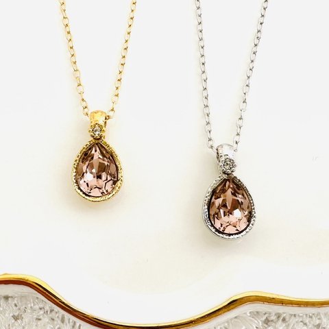 Swarovski ヴィンテージローズ雫のネックレス