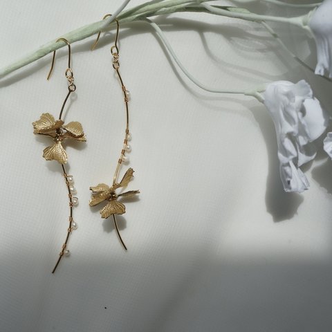 gold flower & baroque pearl wave earrings