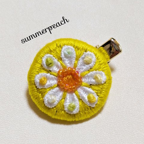 春が待ち遠しいお花の刺繍ヘアクリップ