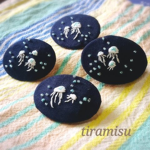 No.27 クラゲの アクアニウム ④ 刺繍ブローチ きらり ビーズ刺繍